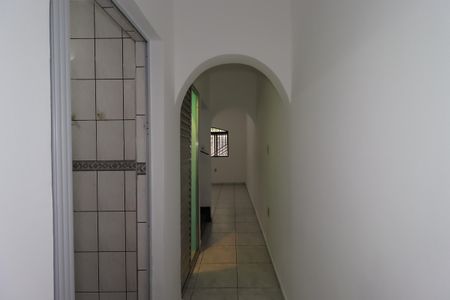 Casa para alugar com 130m², 2 quartos e 1 vagaCorredor do piso inferior