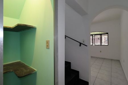 Casa para alugar com 130m², 2 quartos e 1 vagaCorredor do piso inferior