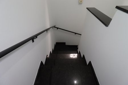 Casa para alugar com 130m², 2 quartos e 1 vagaEscada