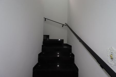 Casa para alugar com 130m², 2 quartos e 1 vagaEscada