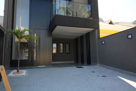 Casa de condomínio à venda com 192m², 3 quartos e 3 vagasGaragem