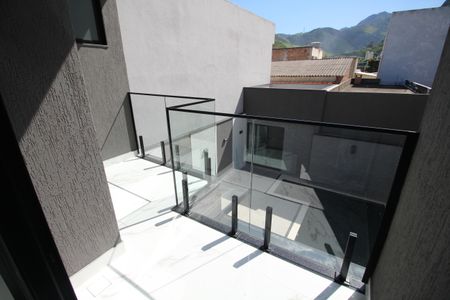 Casa de condomínio à venda com 192m², 3 quartos e 3 vagasQuarto 1 e 2 - Varanda