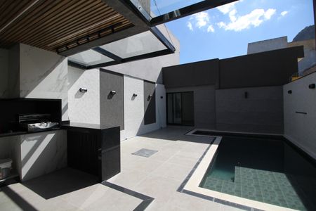 Casa de condomínio à venda com 192m², 3 quartos e 3 vagasFundos