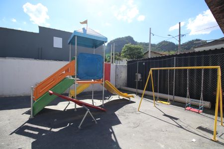 Casa de condomínio à venda com 192m², 3 quartos e 3 vagasÁrea Comum - Playground