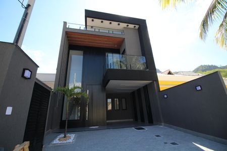 Casa de condomínio à venda com 192m², 3 quartos e 3 vagasFachada