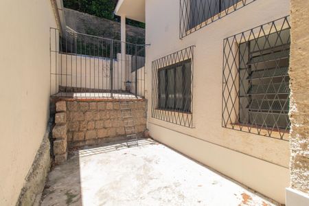Casa de condomínio para alugar com 250m², 3 quartos e 4 vagasQuintal