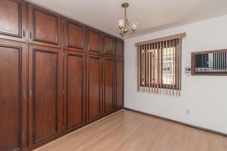 Quarto 2 de casa de condomínio para alugar com 3 quartos, 250m² em Medianeira, Porto Alegre