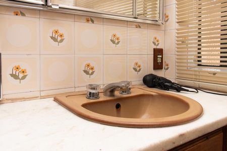 Casa de condomínio para alugar com 250m², 3 quartos e 4 vagasBanheiro Social 1