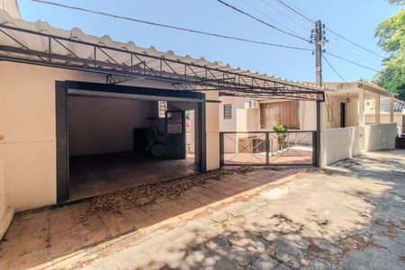 Casa de condomínio para alugar com 250m², 3 quartos e 4 vagasFachada