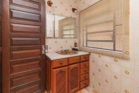 Casa de condomínio para alugar com 250m², 3 quartos e 4 vagasBanheiro Social 1