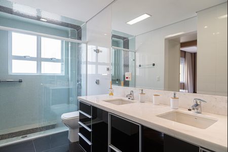 Apartamento à venda com 180m², 2 quartos e 2 vagasBanheiro da Suíte 1