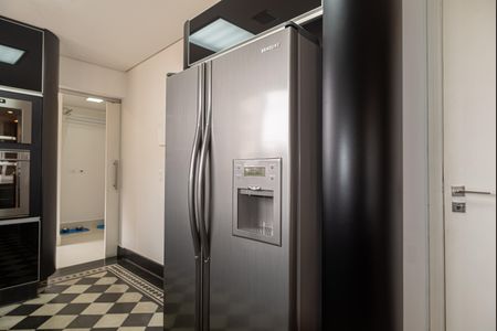 Apartamento à venda com 180m², 2 quartos e 2 vagasCozinha