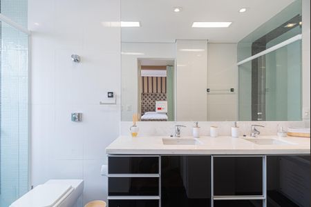 Apartamento à venda com 180m², 2 quartos e 2 vagasBanheiro da Suíte 1