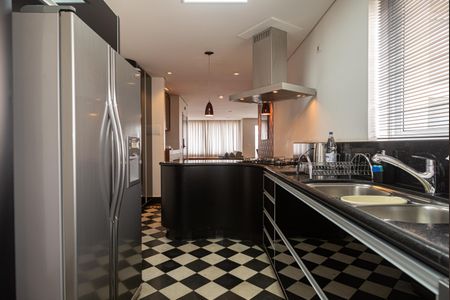 Apartamento à venda com 180m², 2 quartos e 2 vagasCozinha