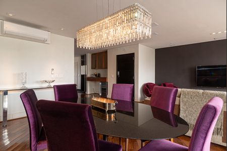 Apartamento à venda com 180m², 2 quartos e 2 vagasSala