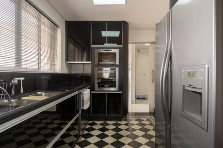 Apartamento à venda com 180m², 2 quartos e 2 vagasCozinha