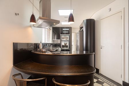 Apartamento à venda com 180m², 2 quartos e 2 vagasCozinha