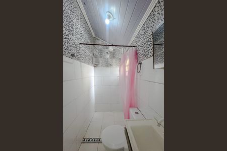Banheiro de casa para alugar com 1 quarto, 60m² em Vila Invernada, São Paulo