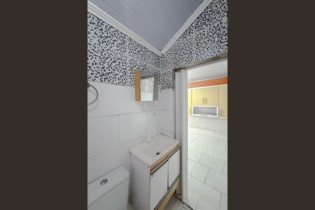 Banheiro de casa para alugar com 1 quarto, 60m² em Vila Invernada, São Paulo