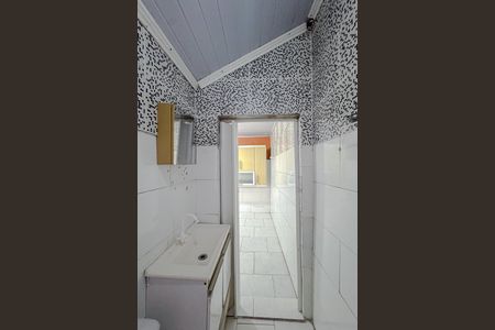 Banheiro de casa para alugar com 1 quarto, 60m² em Vila Invernada, São Paulo