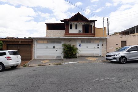 Casa para alugar com 190m², 3 quartos e 4 vagasFachada