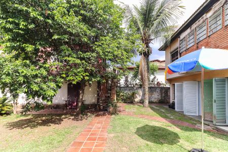 Casa à venda com 252m², 4 quartos e 4 vagasQuintal