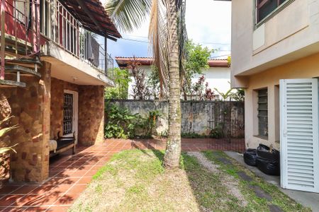 Casa à venda com 252m², 4 quartos e 4 vagasQuintal