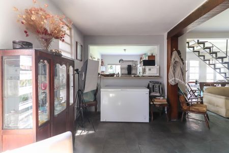 Casa à venda com 252m², 4 quartos e 4 vagasSala