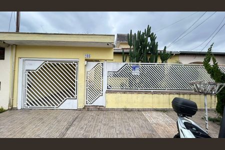 Casa à venda com 250m², 3 quartos e 3 vagasFachada