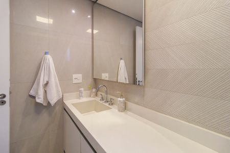 Apartamento à venda com 131m², 3 quartos e 2 vagasSuíte 1 - Banheiro