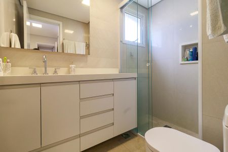 Apartamento à venda com 131m², 3 quartos e 2 vagasSuíte 1 - Banheiro