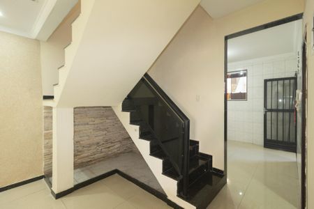 Casa para alugar com 204m², 2 quartos e 1 vagaEscada