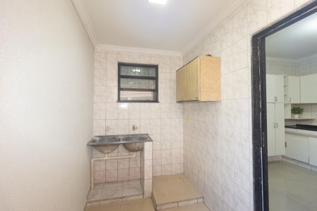 Casa para alugar com 204m², 2 quartos e 1 vagaÁrea de Serviço