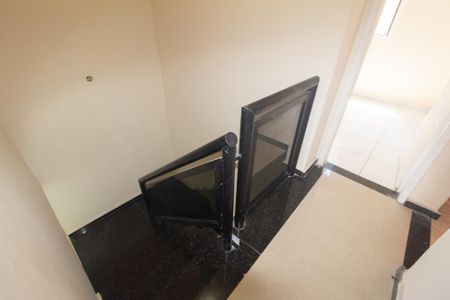 Casa para alugar com 204m², 2 quartos e 1 vagaEscada