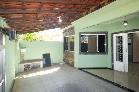 Casa para alugar com 204m², 2 quartos e 1 vagaQuintal