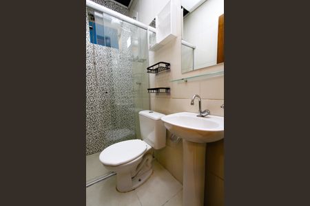 Banheiro de kitnet/studio para alugar com 1 quarto, 25m² em João Pinheiro, Belo Horizonte