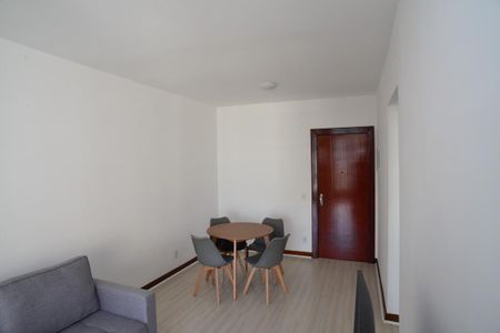 Sala de apartamento para alugar com 1 quarto, 50m² em Barra da Tijuca, Rio de Janeiro
