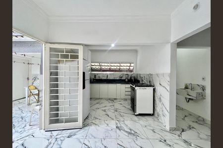 Casa à venda com 186m², 4 quartos e 4 vagas Casa à venda com 186m², 4 quartos e 4 vagasCozinha