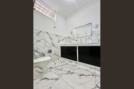 Casa à venda com 186m², 4 quartos e 4 vagas Casa à venda com 186m², 4 quartos e 4 vagasBanheiro