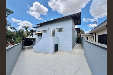 Casa à venda com 186m², 4 quartos e 4 vagas Casa à venda com 186m², 4 quartos e 4 vagasQuintal