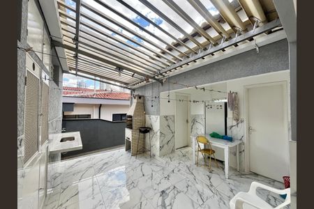 Casa à venda com 186m², 4 quartos e 4 vagas Casa à venda com 186m², 4 quartos e 4 vagasÁrea externa