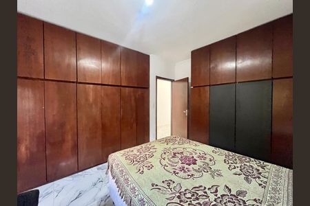 Casa à venda com 186m², 4 quartos e 4 vagas Casa à venda com 186m², 4 quartos e 4 vagasQuarto 1