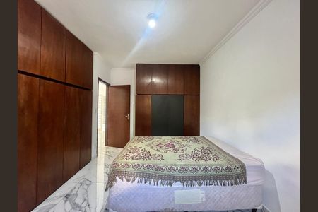 Casa à venda com 186m², 4 quartos e 4 vagas Casa à venda com 186m², 4 quartos e 4 vagasQuarto 1