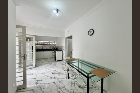 Casa à venda com 186m², 4 quartos e 4 vagas Casa à venda com 186m², 4 quartos e 4 vagasCozinha