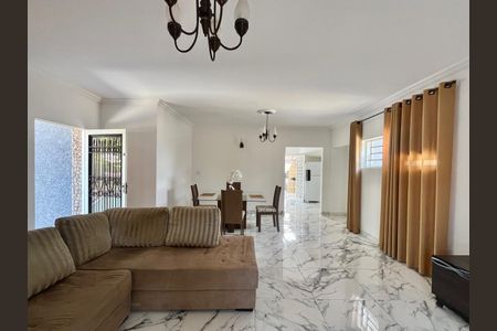 Casa à venda com 186m², 4 quartos e 4 vagas Casa à venda com 186m², 4 quartos e 4 vagasSala