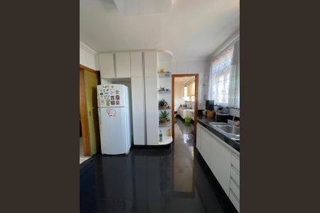 Casa à venda com 180m², 4 quartos e 3 vagas