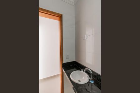 Casa à venda com 110m², 3 quartos e 2 vagasBanheiro 