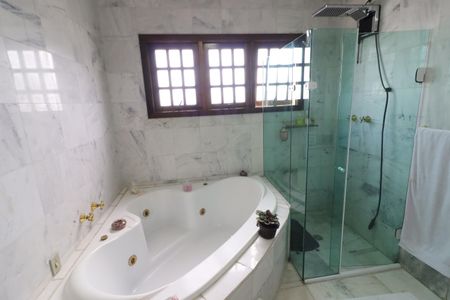 Casa à venda com 424m², 3 quartos e 4 vagasBanheiro da Suíte 1