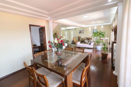 Casa à venda com 424m², 3 quartos e 4 vagasSala