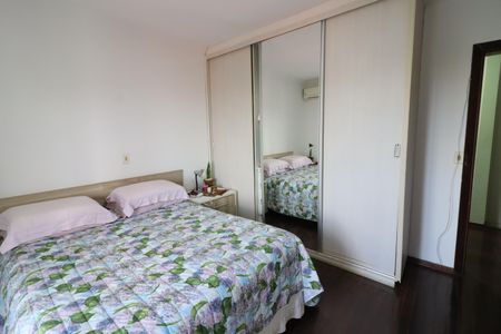 Casa à venda com 424m², 3 quartos e 4 vagasSuíte 1